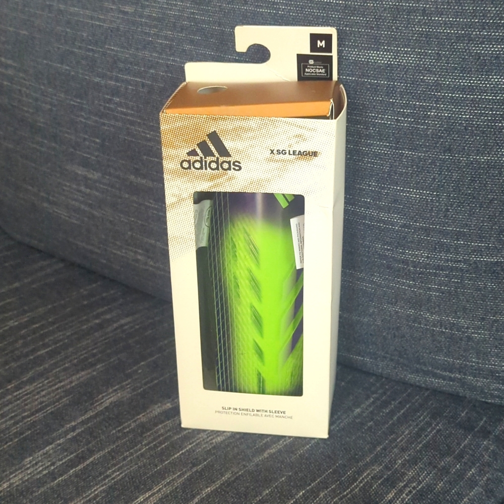 Youth Adidas size M soccer shin guards
